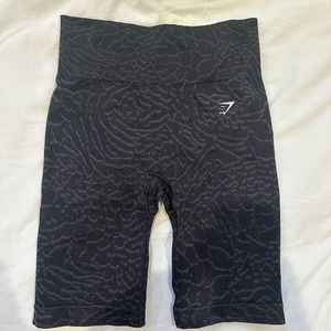 Black gym shark adapt biker shorts 6 inch